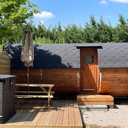 Tonneau Herbergement Insolite Au Camping Des Nieres Ebreuil Экстерьер фото