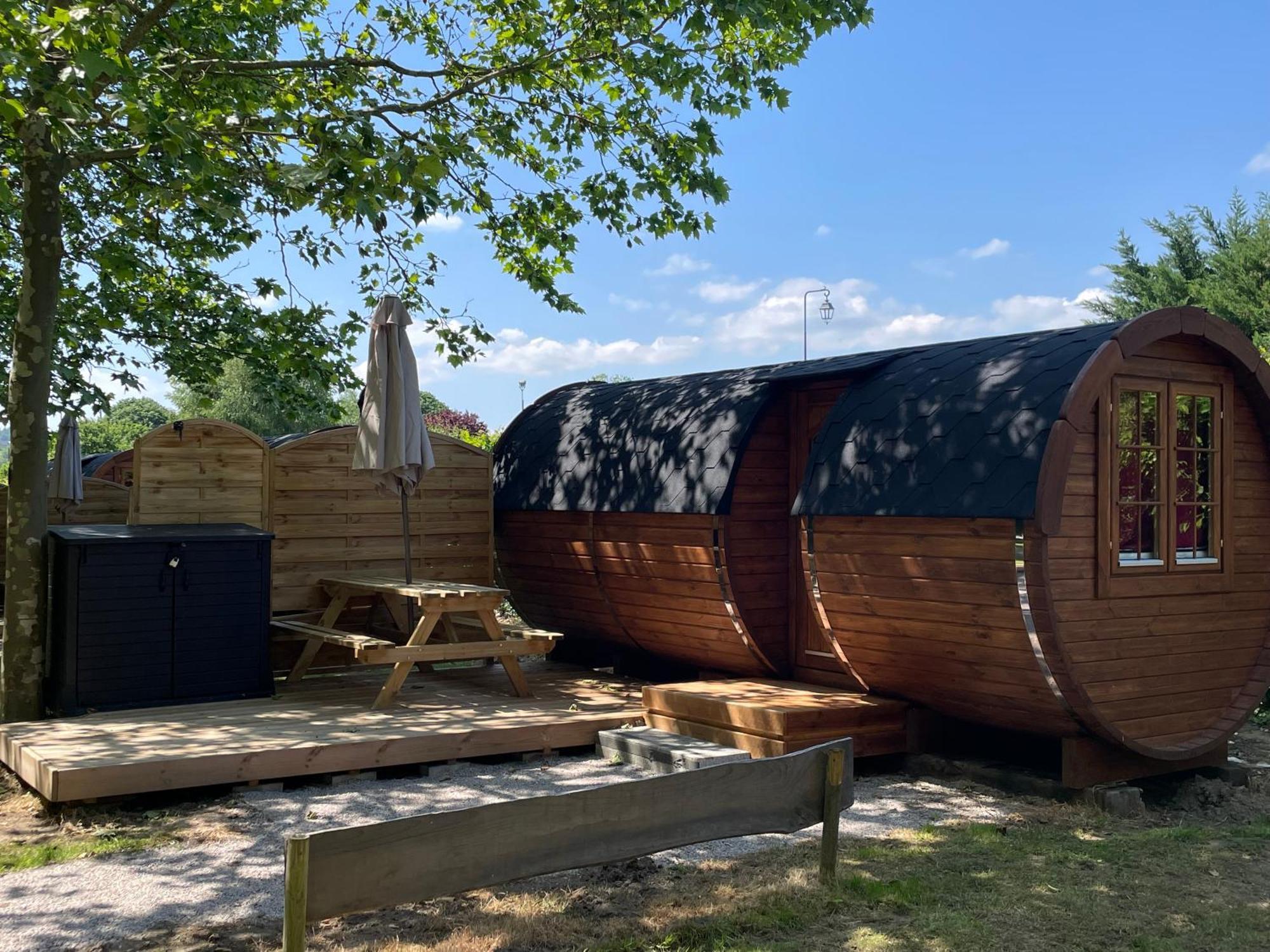 Tonneau Herbergement Insolite Au Camping Des Nieres Ebreuil Экстерьер фото