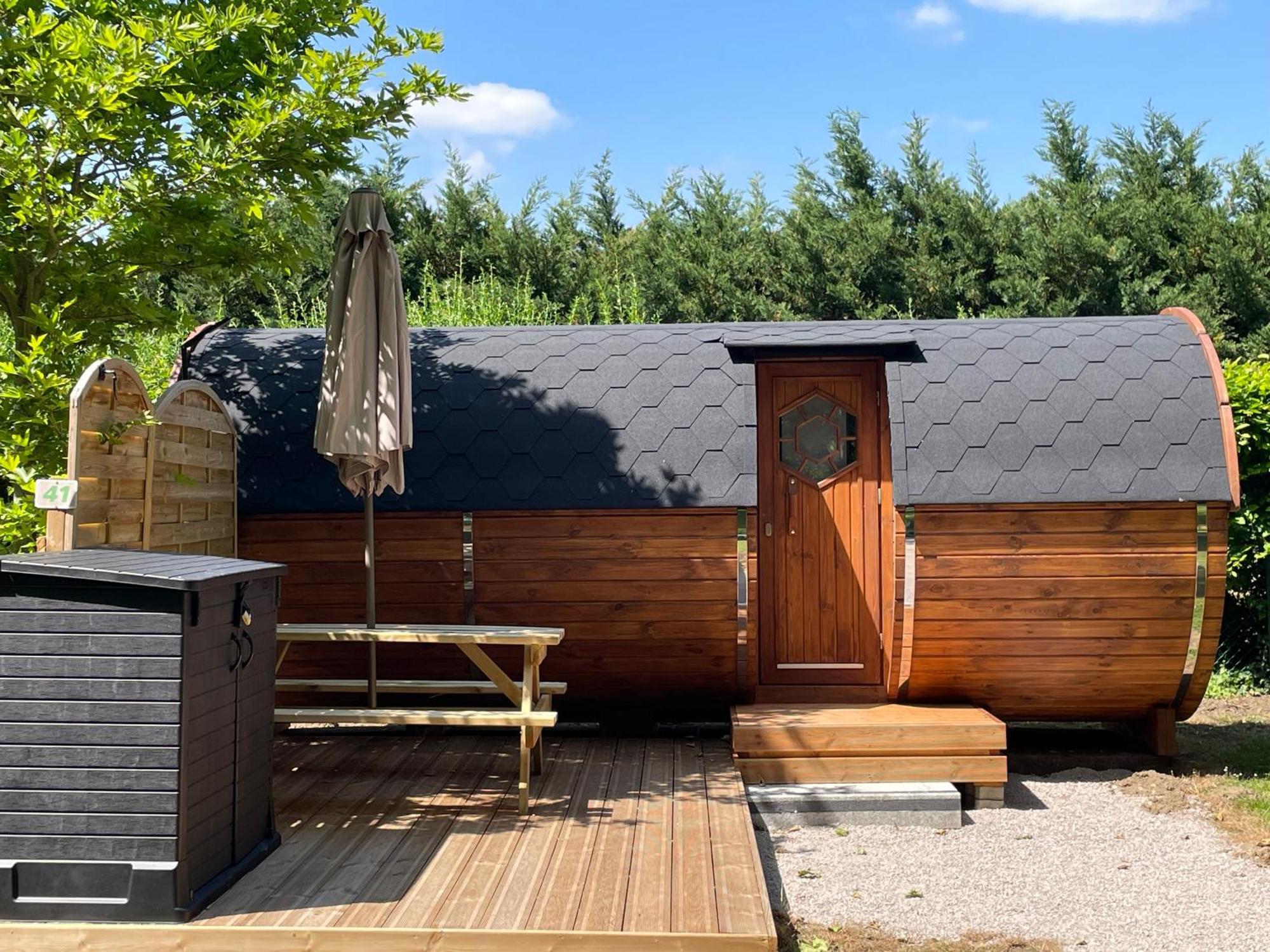 Tonneau Herbergement Insolite Au Camping Des Nieres Ebreuil Экстерьер фото